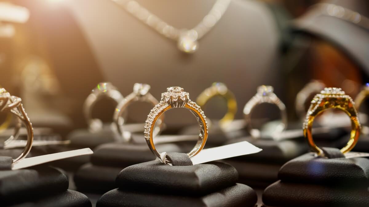 A Comprehensive Guide to Diamond Jewellery & The Hottest Trends!