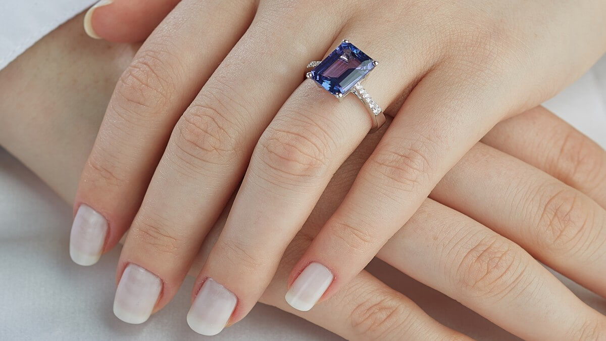 Cornflower Blue Sapphire Engagement Ring | 1.60 Carat Sapphire and Diamond  Halo Ring | Fine Jewellery