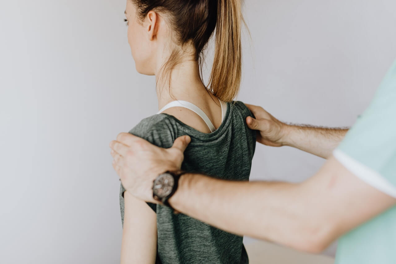 Can Massage Therapy Help with Frozen Shoulder? – MedMassager