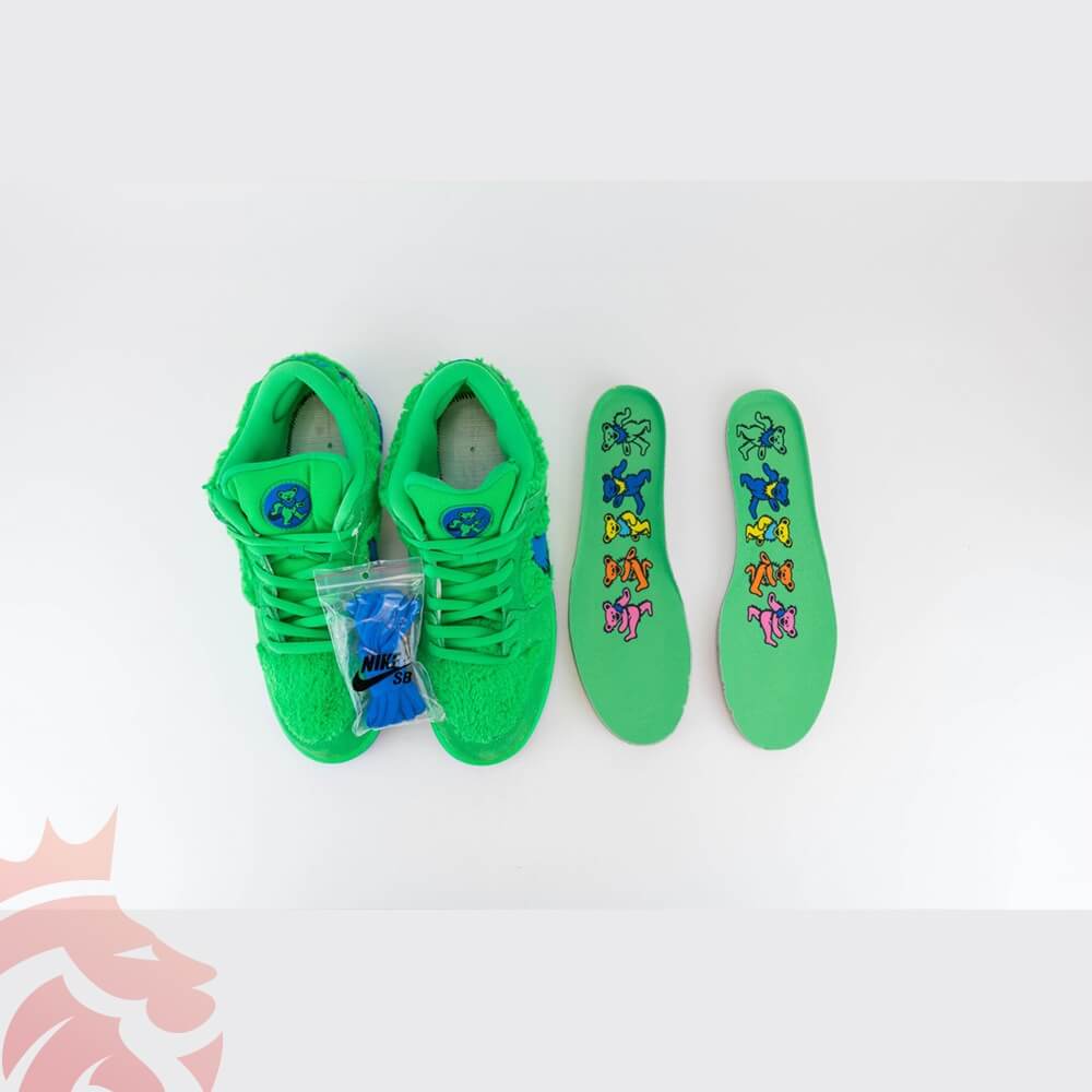 First Look: Grateful Dead x Nike SB Dunk Low Green Bear On First Look: Grateful Dead x Nike SB Dunk Low Green Bear On