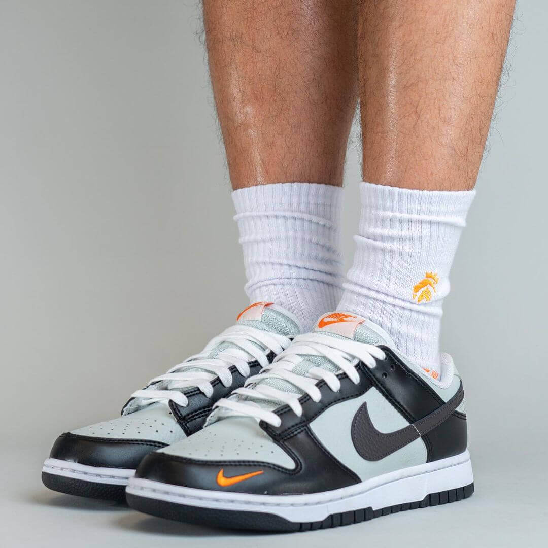 Nike Dunk Low Mini Swoosh Sneaker