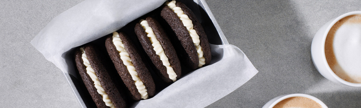 Cocoa biscuit with a tonka ganache