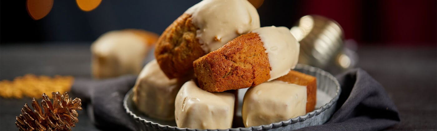 Ginger sponge fingers & white chocolate sauce