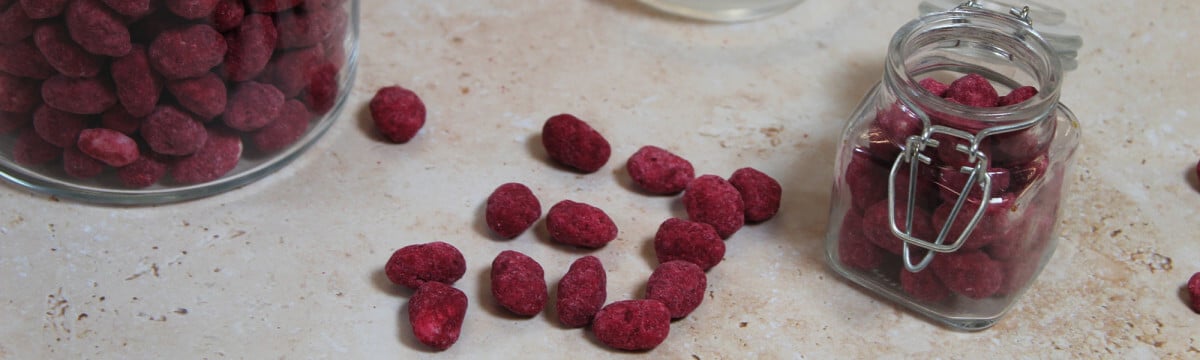 Raspberry sugared almonds