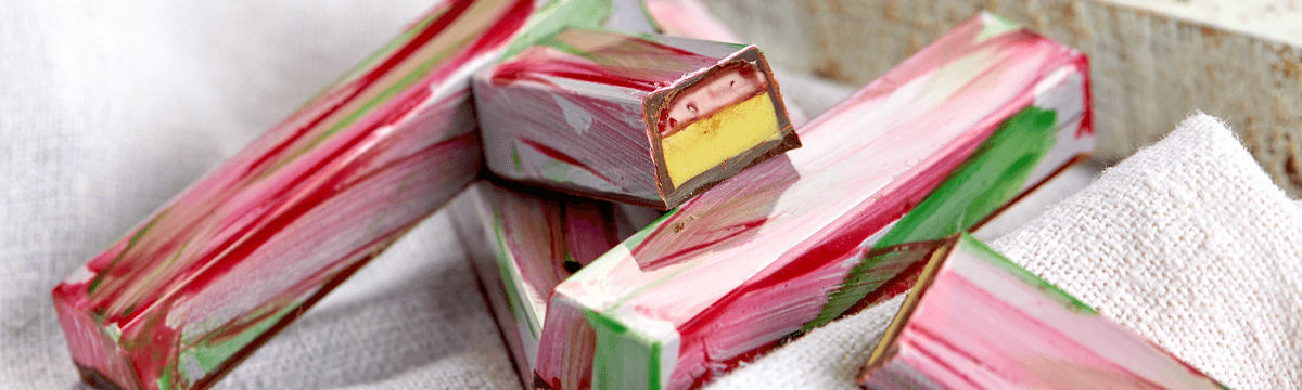 Rhubarb and pistachio bars