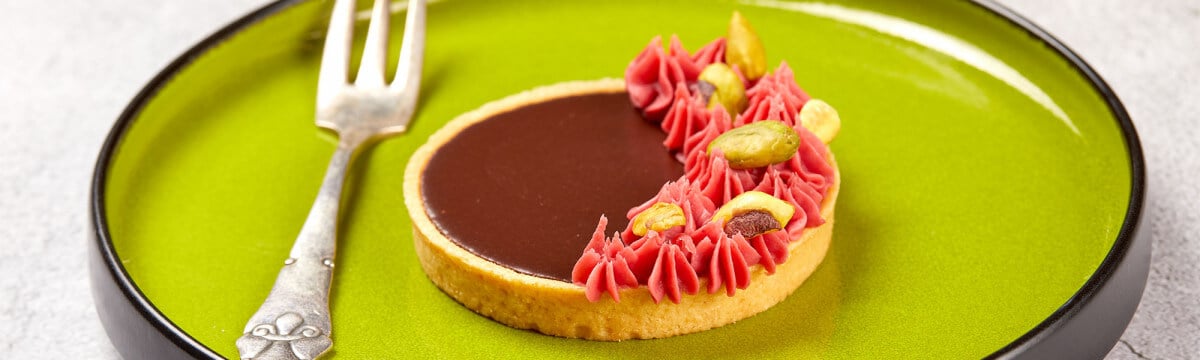 Origin tart with raspberry and pistachio