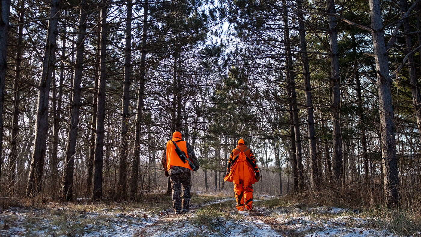 two doe derby hunters