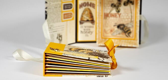 August VOLUME Event - Wandering Bee Box with Bonus Mini Book