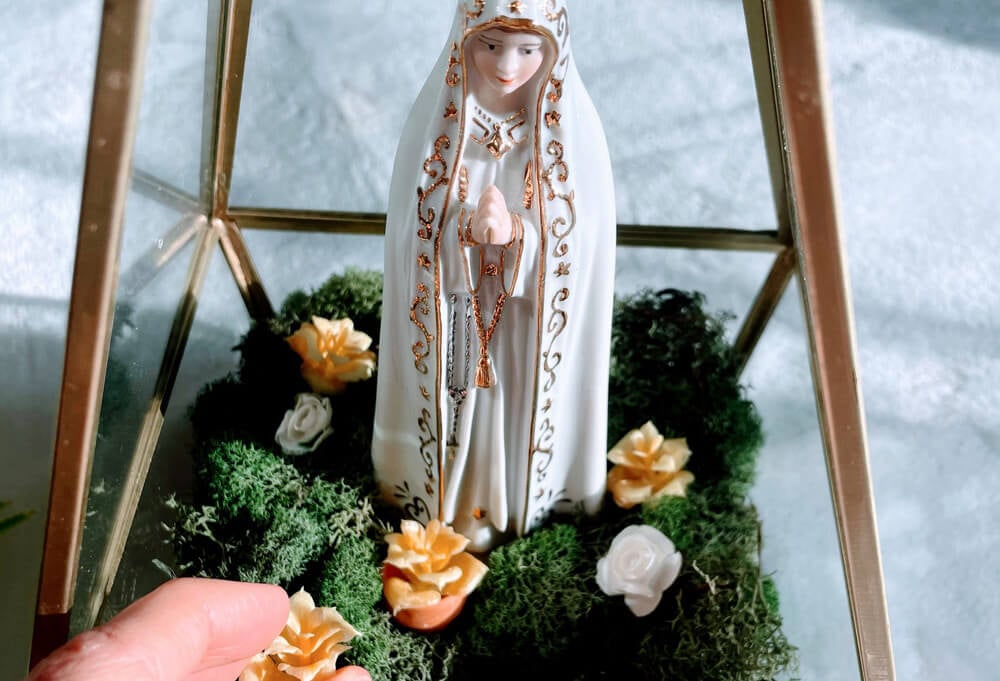 Design a Miniature Mary Garden - Invite Friends!