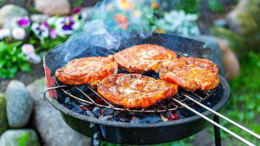 Charcoal vs Gas Grill: Which Is Right For Your Backyard?