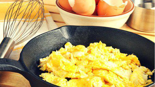 How to Cook Scrambled Eggs The Manly Way