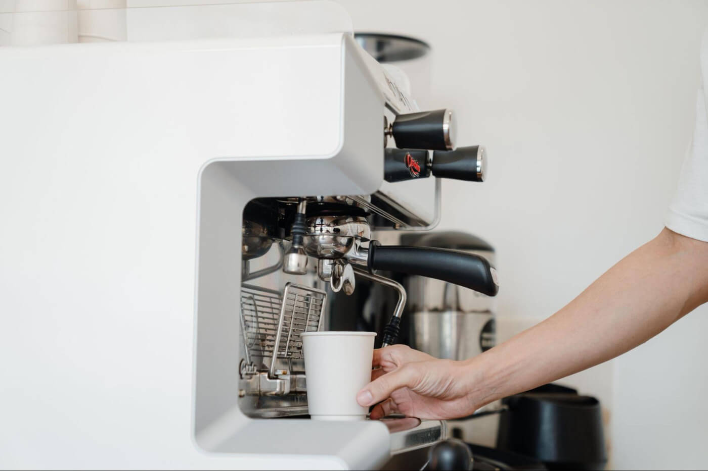 How to Clean Coffee Maker: A Step-by-Step Tutorial