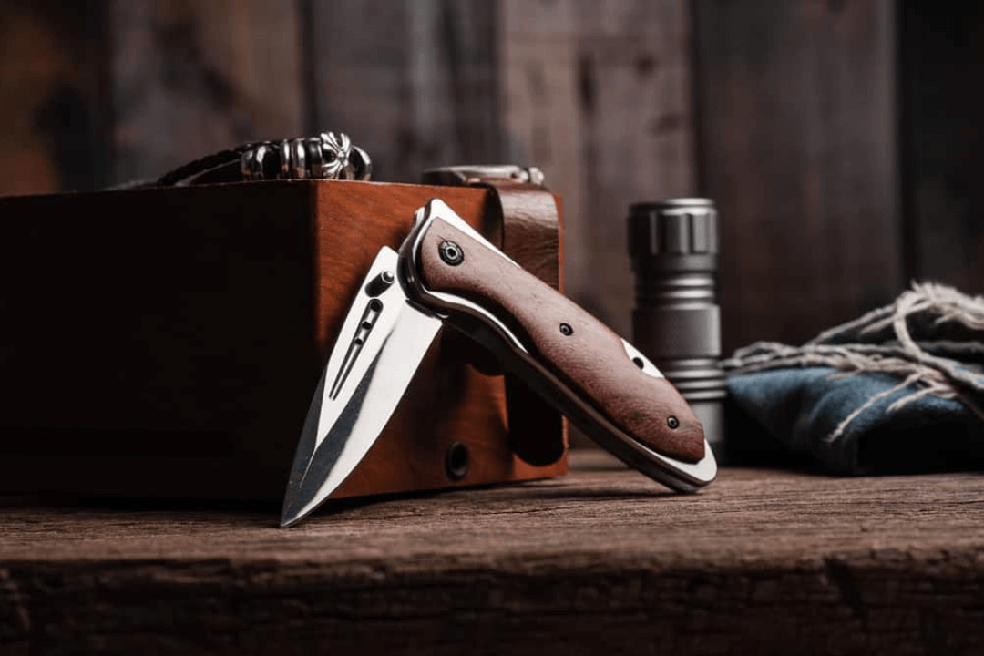 THE ULTIMATE GUIDE TO KNIFE LOCKING SYSTEMS