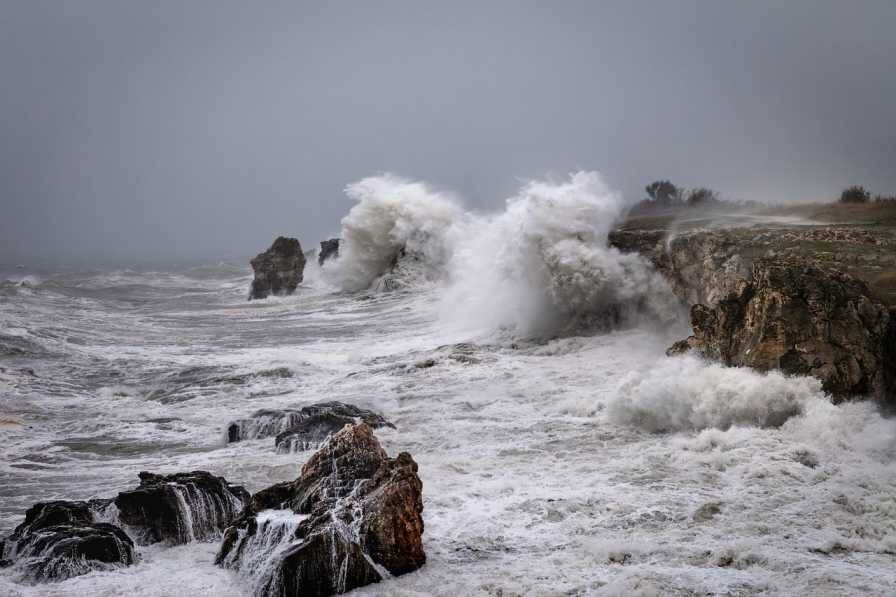 Big waves along the rocky shores