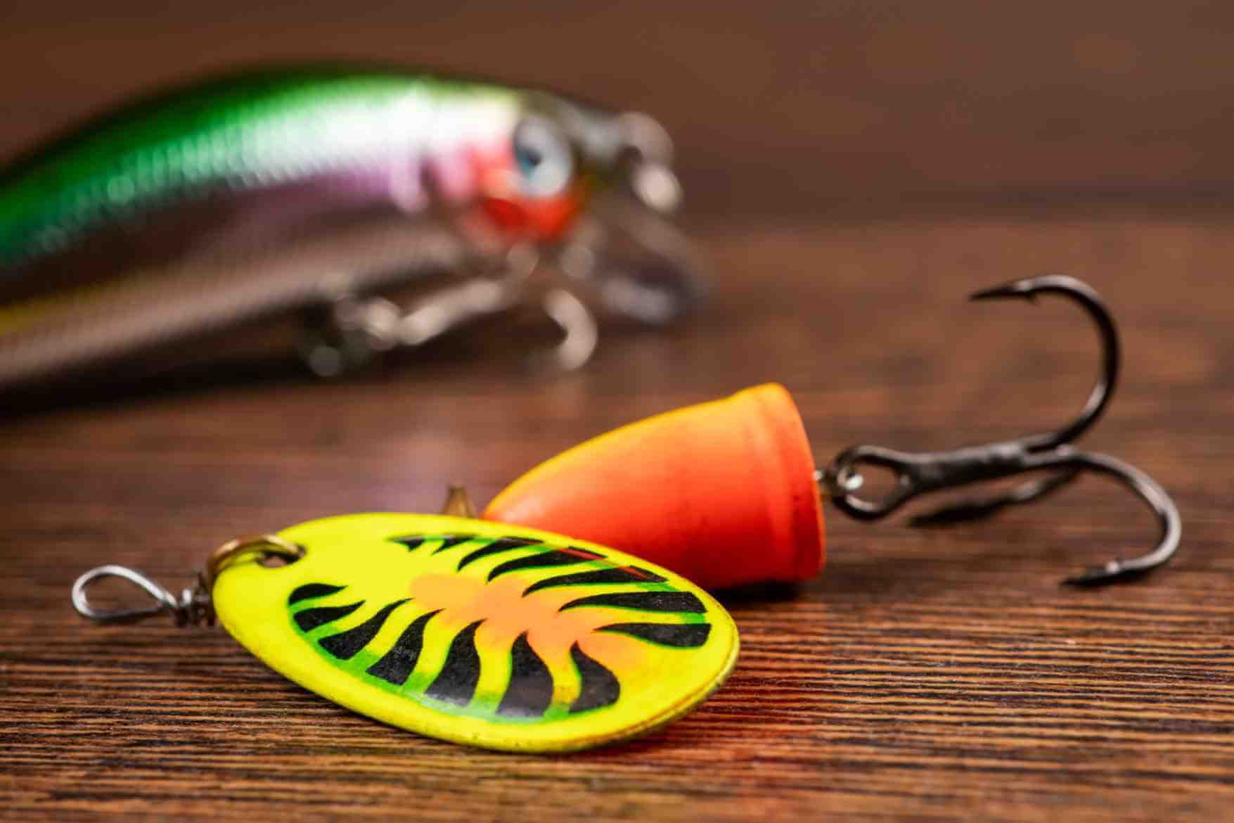 Close-up of a spinnerbait hook and lure showing how to use a spinnerbait for successful fishing