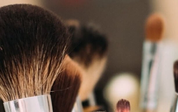 WHY YOU SHOULD CLEAN YOUR MAKEUP BRUSHES (And How To Do It)