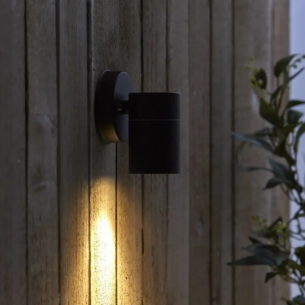 10 Fence Lighting Ideas for an Ambience Boost