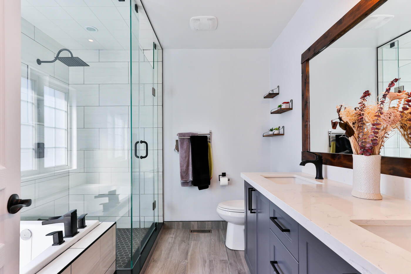 10 Ways To Decorate a Bathroom on a Budget