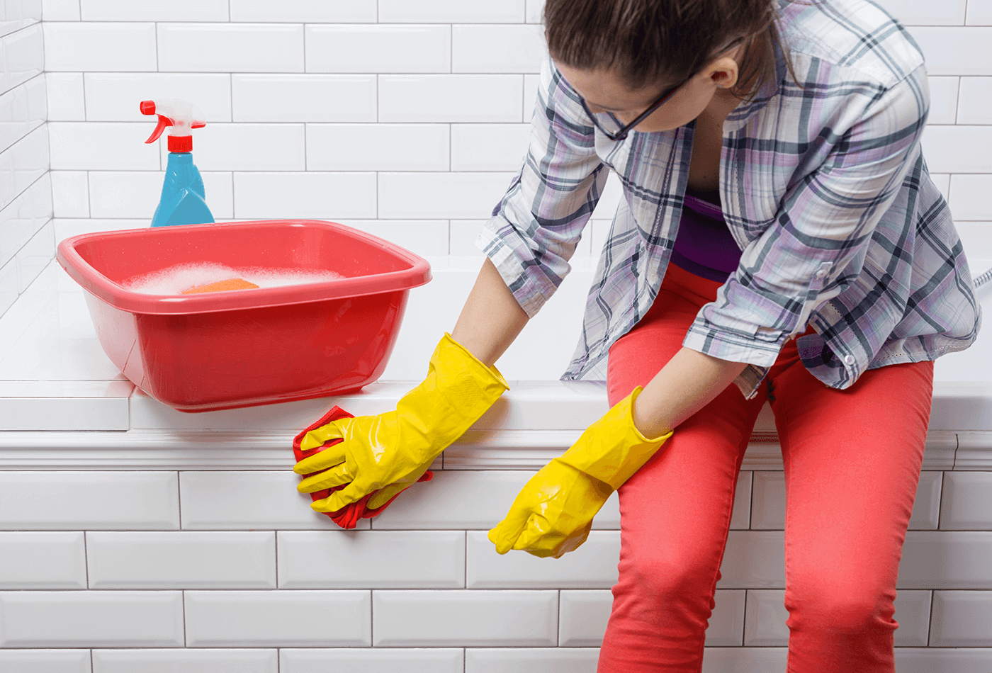 How To Maintain White Bathrooms For A Crispy Look?