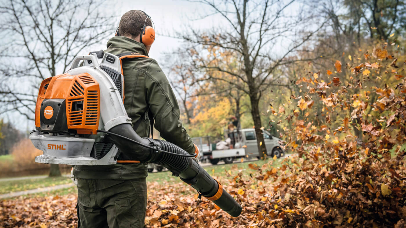 The Benefits of Backpack Leaf Blowers for Australian Gardens