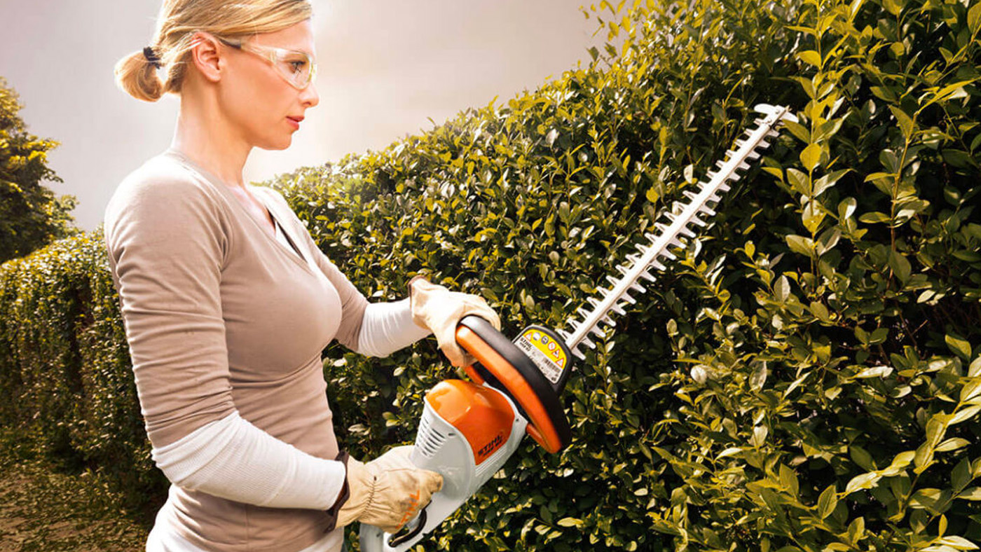 Non electric outlet hedge trimmers