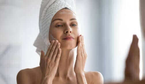 Tetrahydrocurcumin molecule enhancing skin hydration at the cellular level