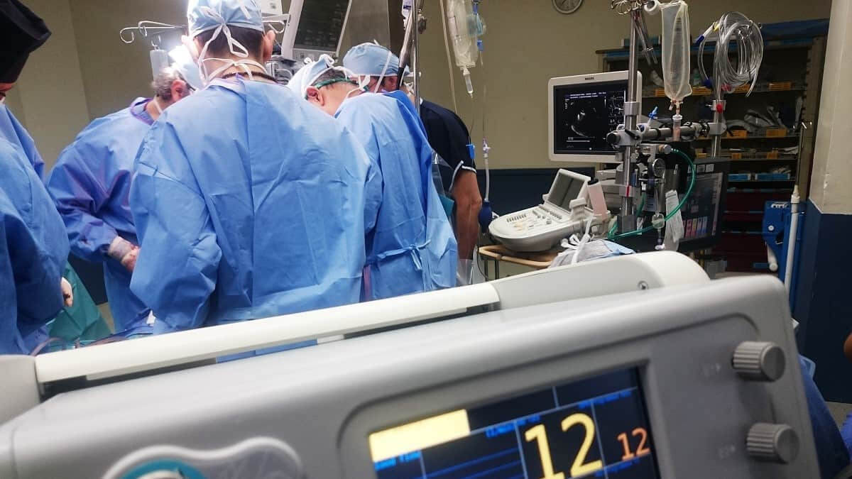 The Importance of High-Quality Medical Gowns - ICU Production