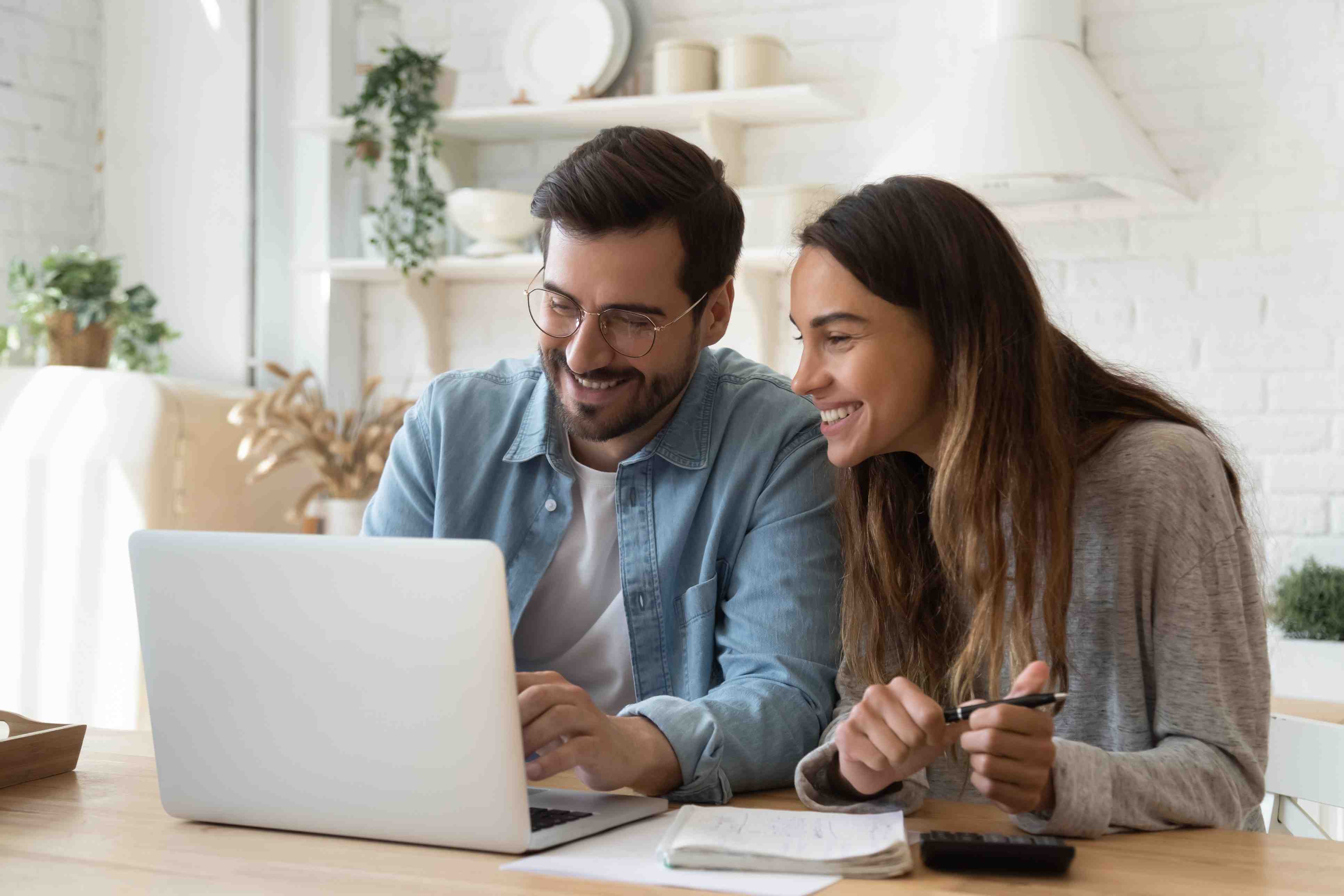 Propiedades Inmobiliarias y Terrenos de Inversión: ¿Por qué son mejor que ahorrar?