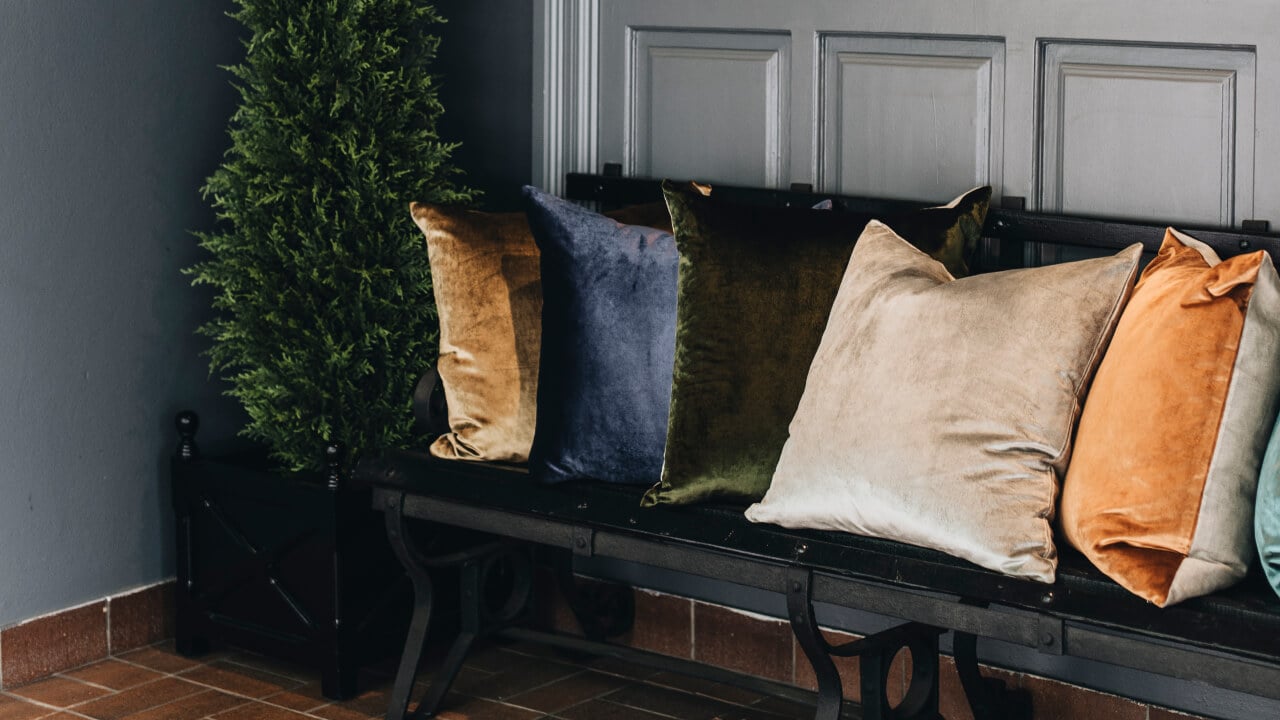 6 Tips for Choosing Soft Furnishings in 2024 | Cushions, Throws, Bedding, & More!