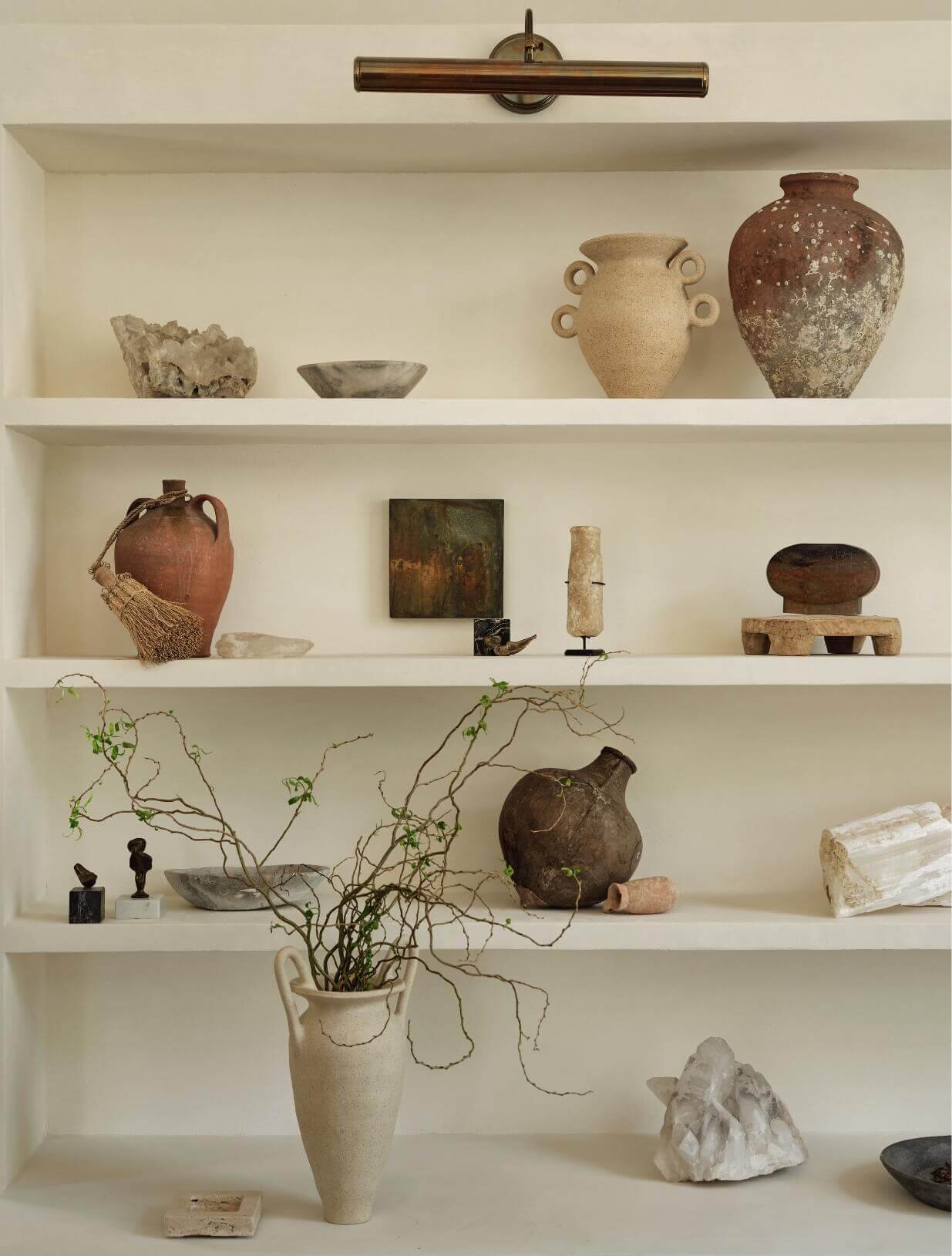 Warm minimalism decor