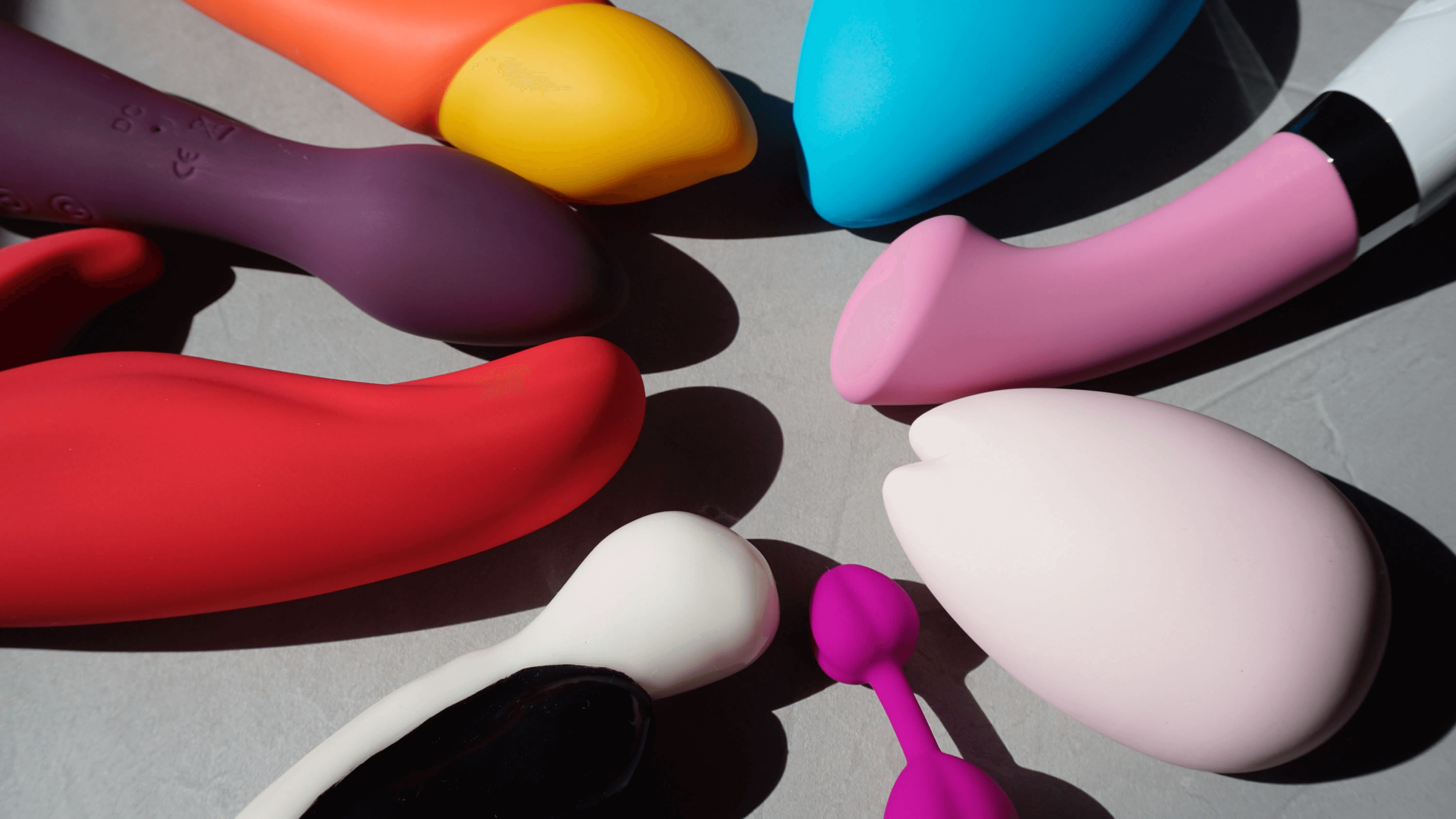 Sextoy Showdown: Dildo vs Vibrator