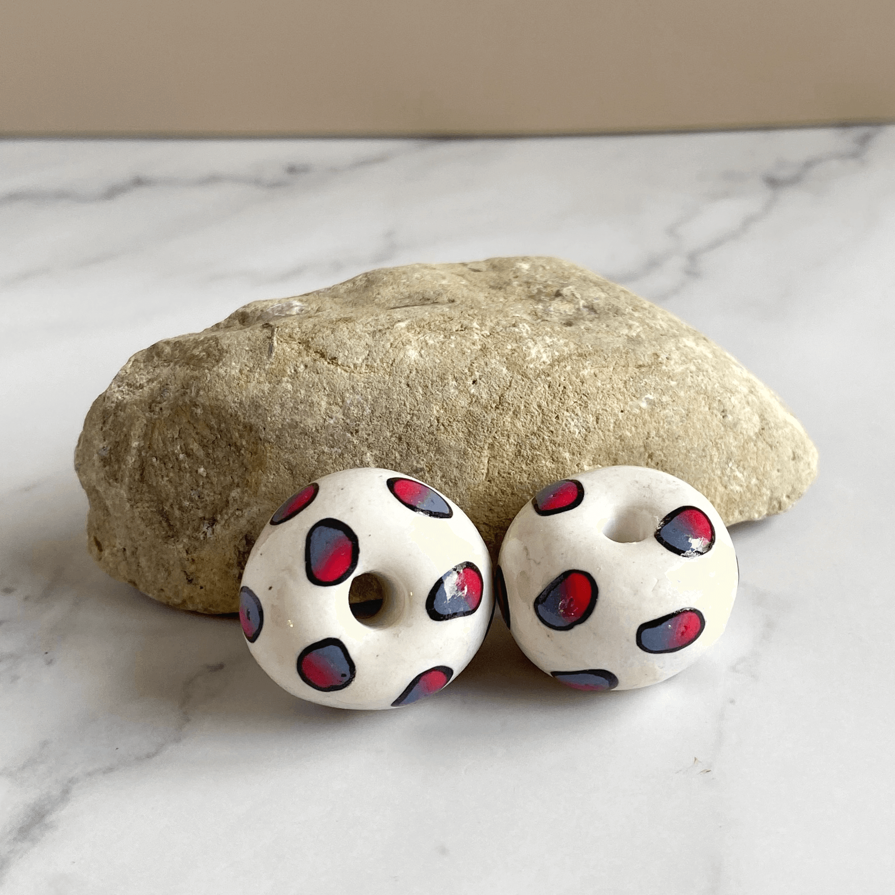 Big hole polymer white clay bead with red to blue skinner blend dots