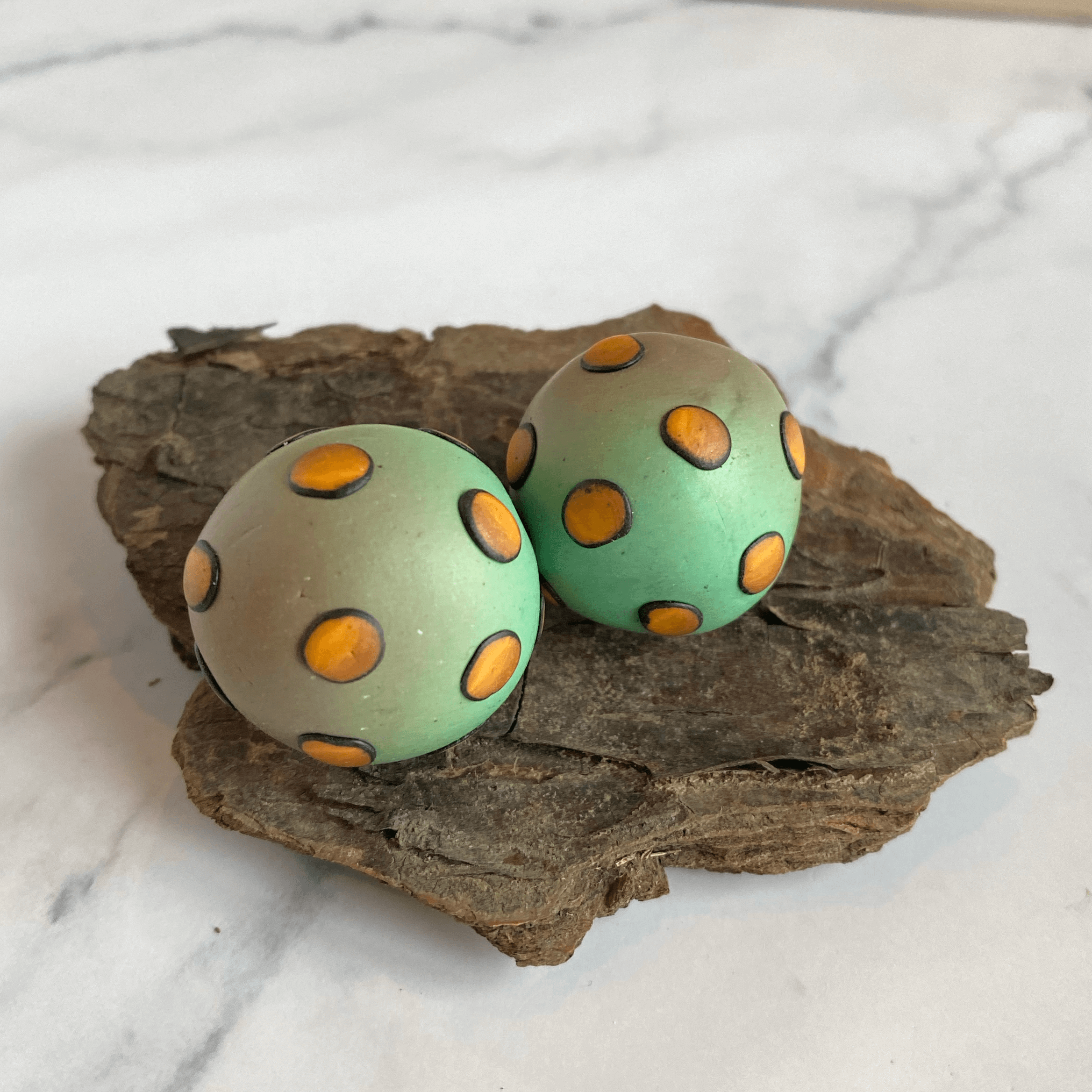 Skinner blend green polymer clay bead with skinner blend dots