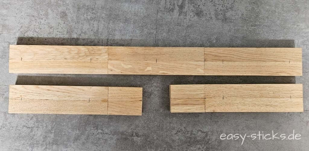 Markierung der Bohrlöcher in den Grundplatten des DIY Ringwurfspiels