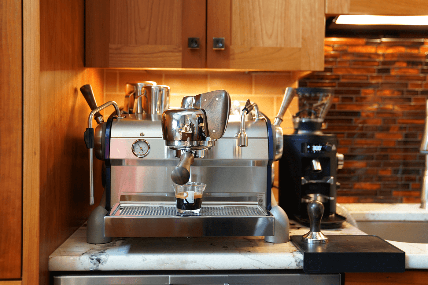 https://dropinblog.net/34252234/files/Visions-Blog-buyers-guide-small-office-coffee-equipment-slayer-single-group-espresso-machine.png