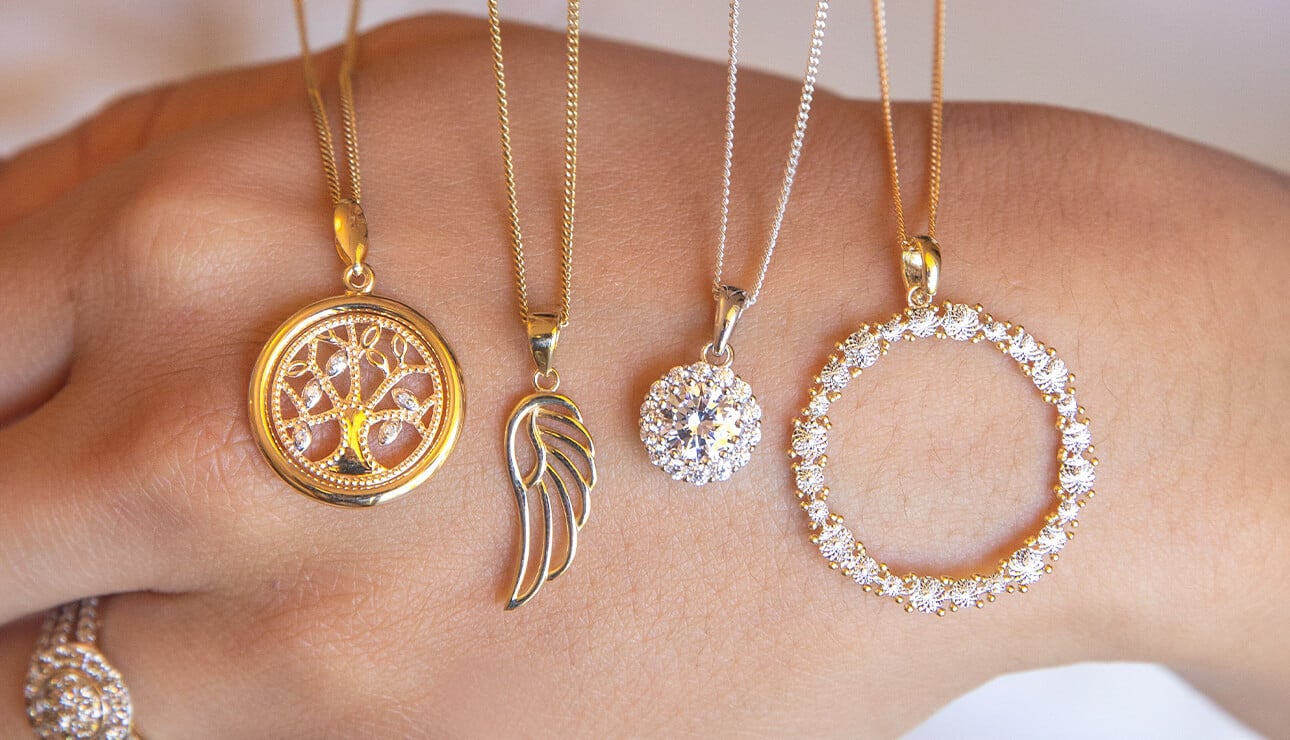 How To Stack Necklaces: A Guide