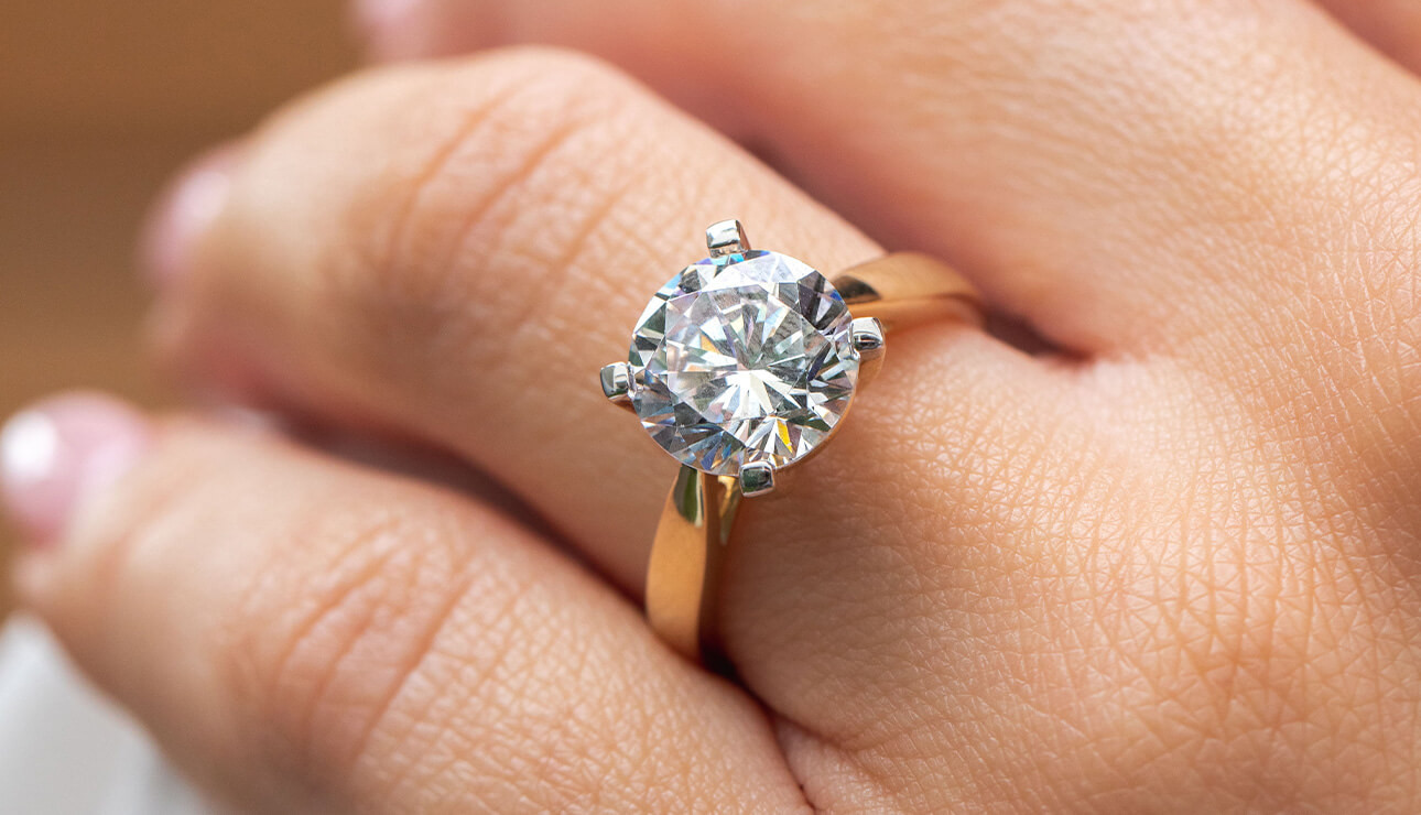 Best Engagement Rings for a New Year's Eve Proposal in 2022 | With Clarity
