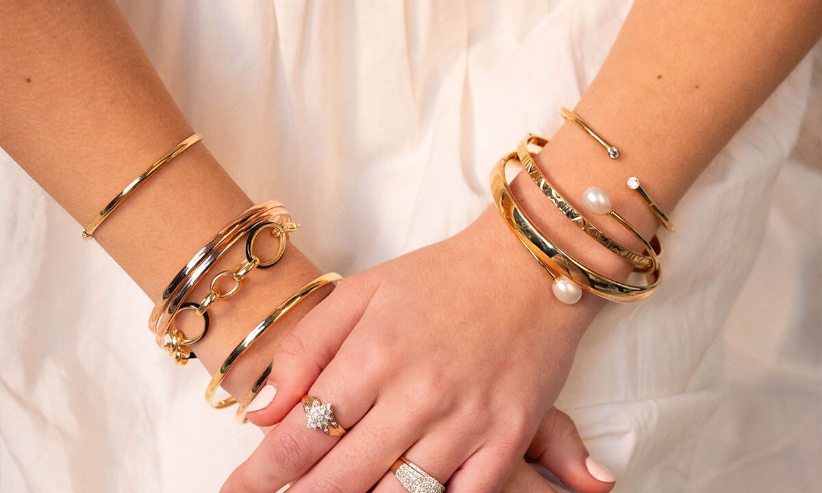 How To Style Gold Jewellery: A Guide
