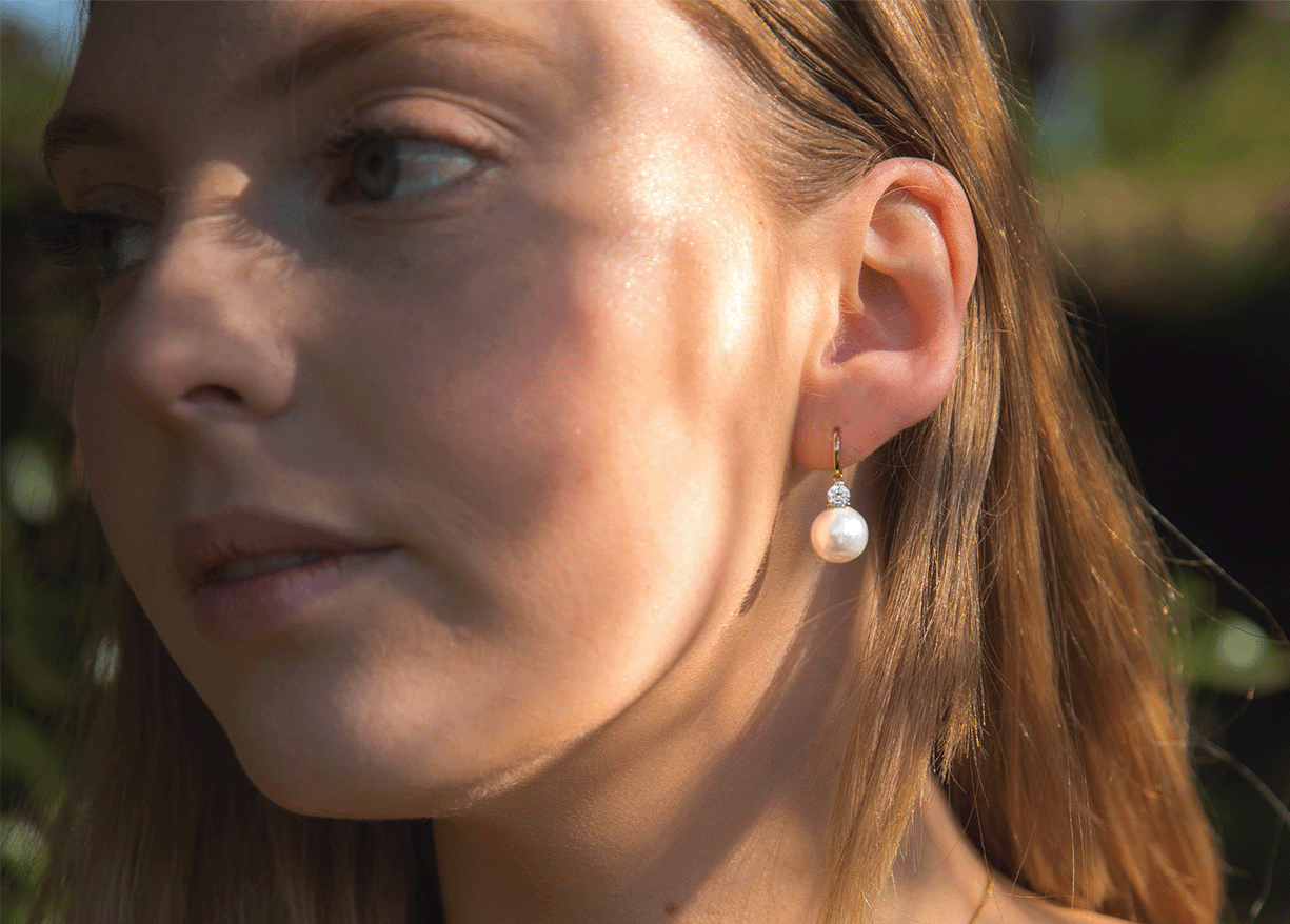 Elegant Pearl Drop Earrings: The Perfect Bridal Accessory