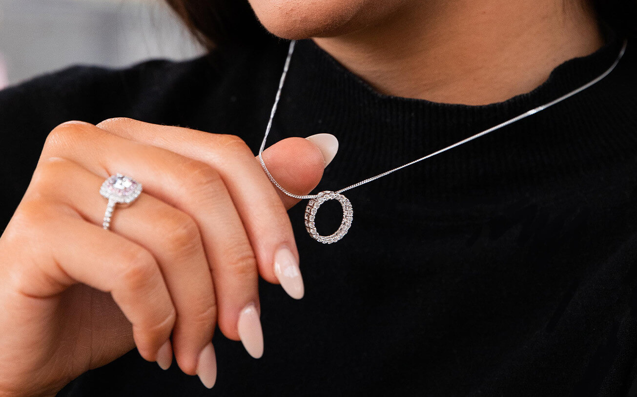 A Guide To Office Fashion: Our Top 5 Work-Appropriate Jewellery Styles