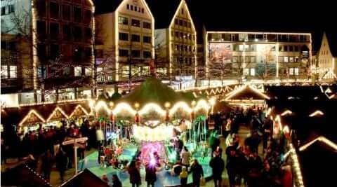 Puerto Banús Christmas market at Plaza Antonio
Banderas with ice rink