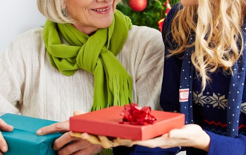 9 Holiday Gift Ideas for Seniors: Gift Guide 2021