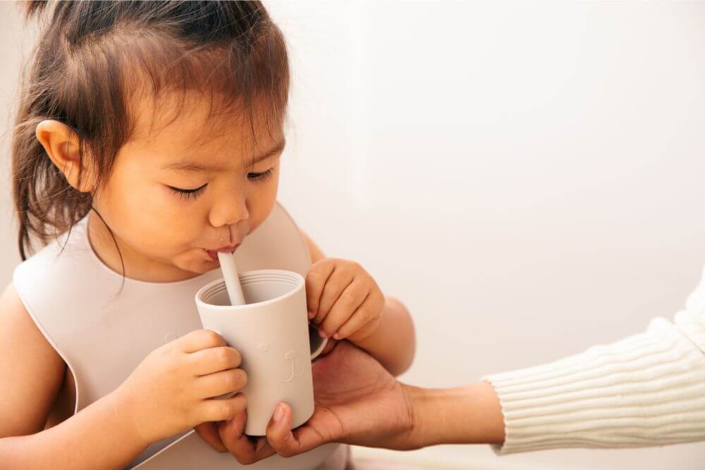 How to Teach Baby to Drink from Straw: 5 Most Practical Ways