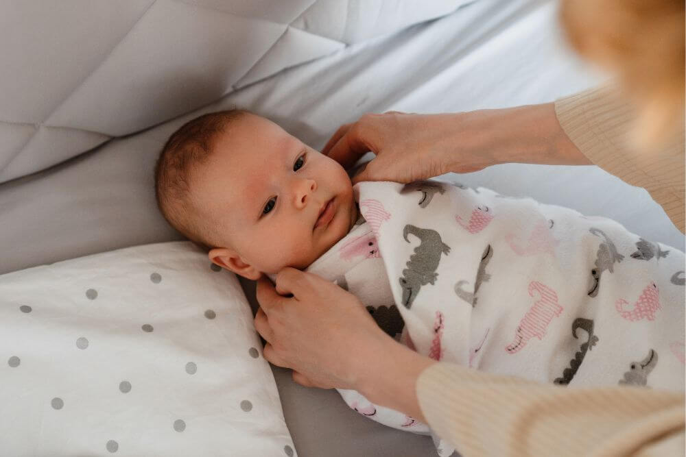 Should Newborn Daytime Naps Be In The Dark? The Science Behind Daynaps!