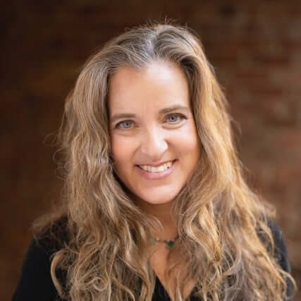 Headshot of Ruth Genn