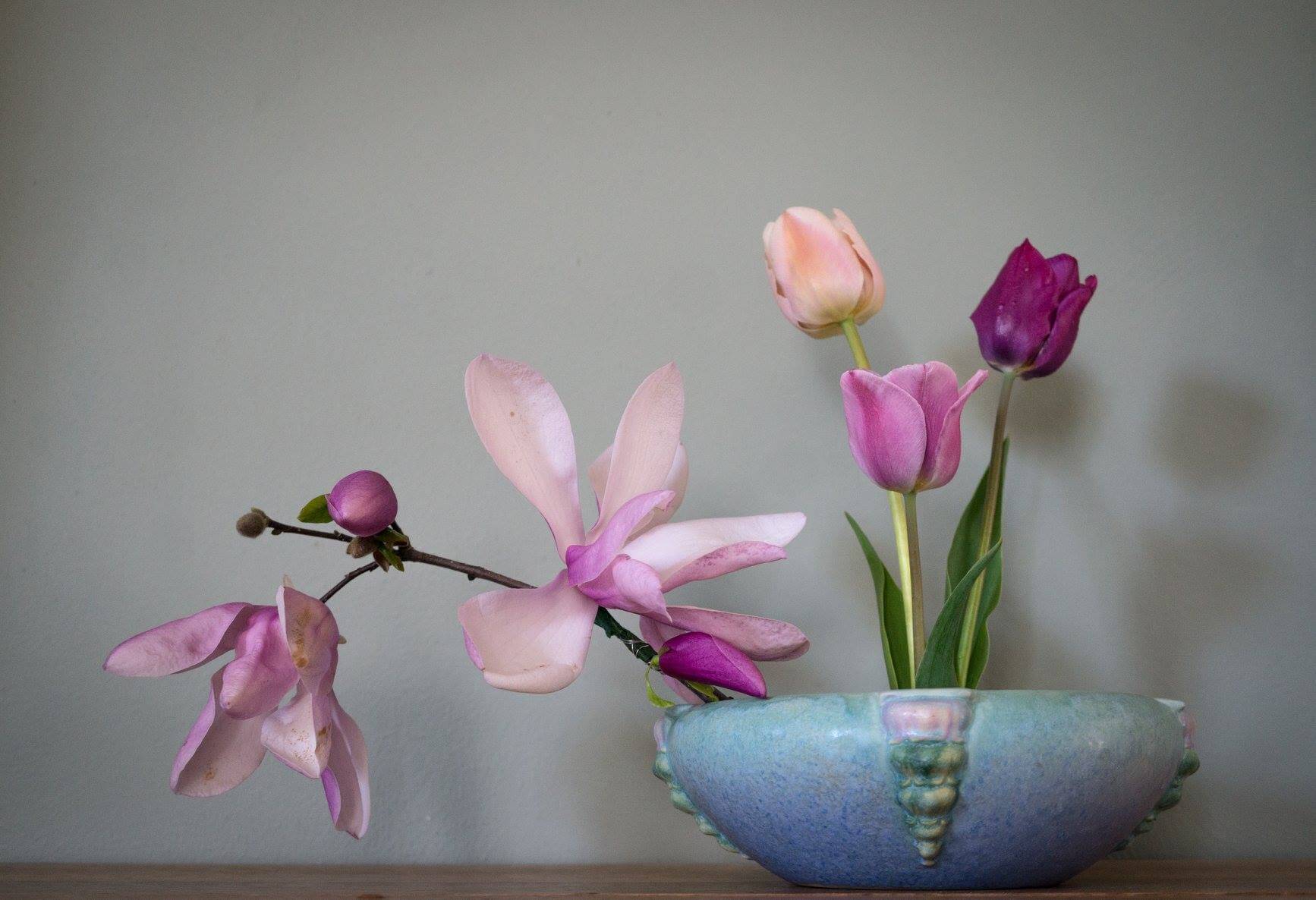 How to improve your home decor with art pottery and flowers