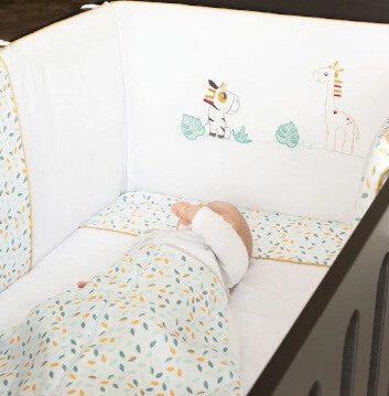 Tour de lit pour bébé, avantages et inconvénients.