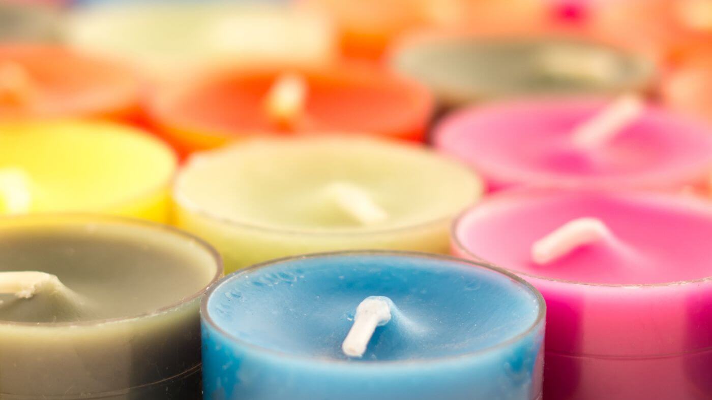 how to make a coloured candle with liquid dye