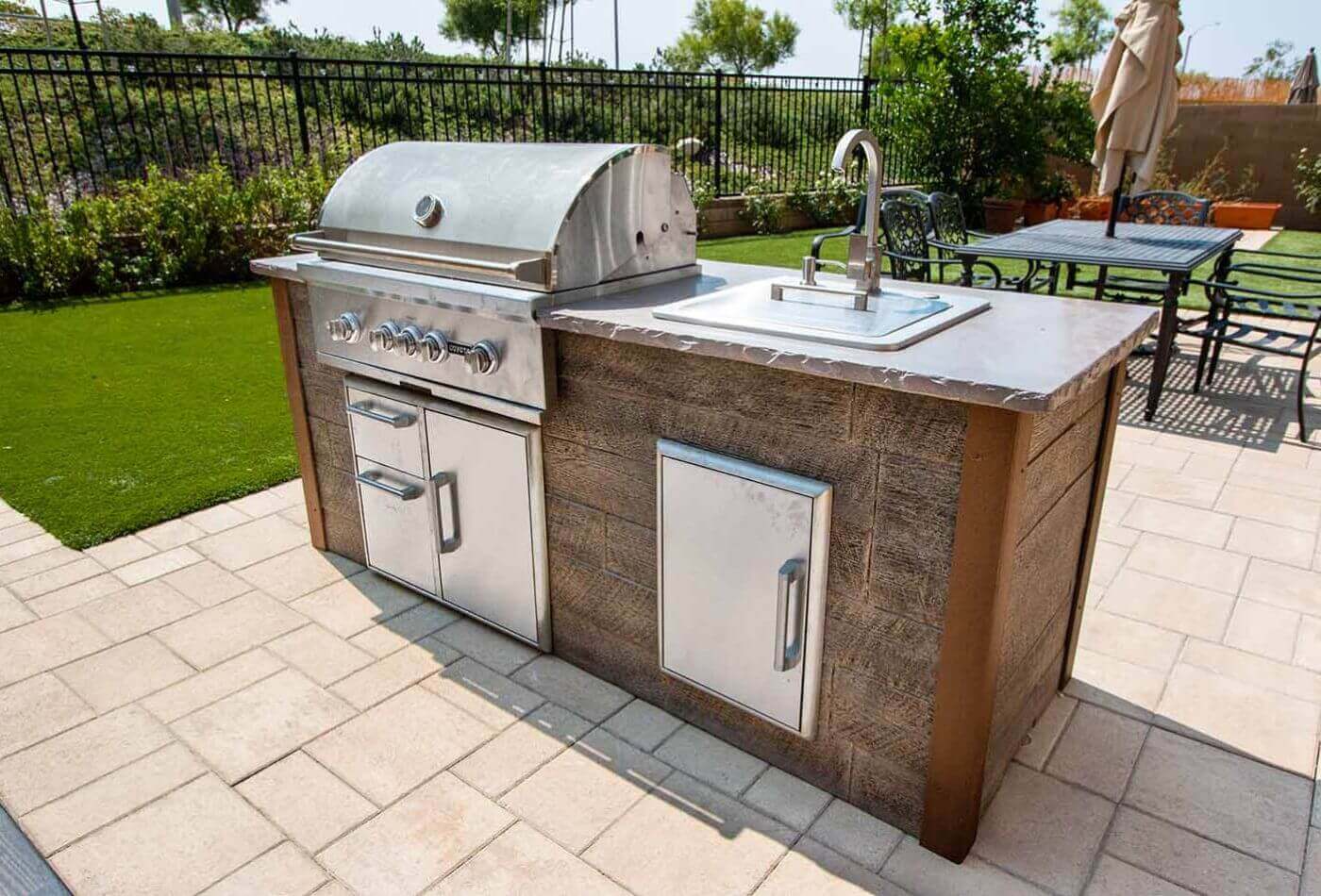 Compact Outdoor Kitchen With Grill: Ultimate Space-Saving BBQ Solutions