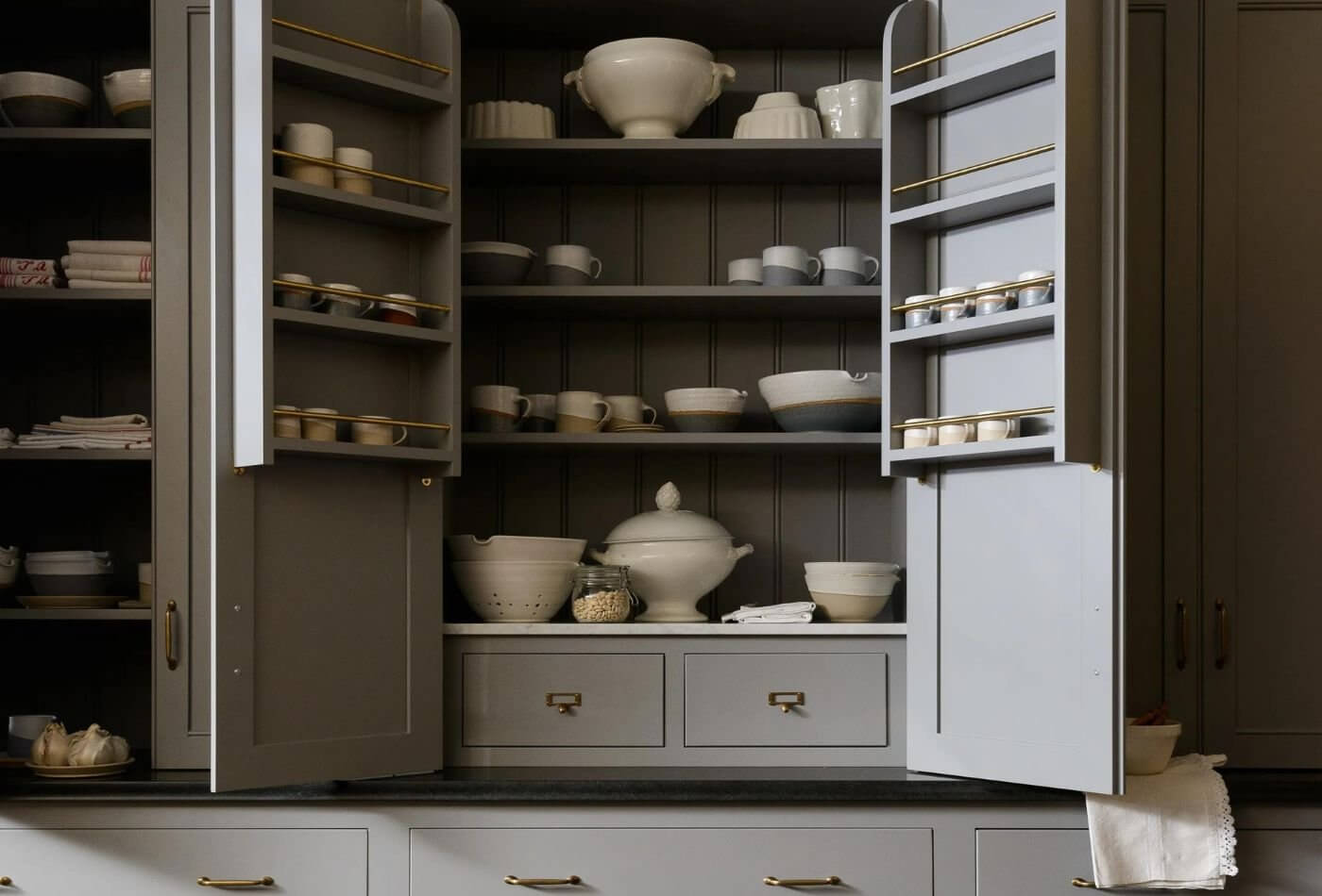 What Is a Kitchen Cupboard Organiser?